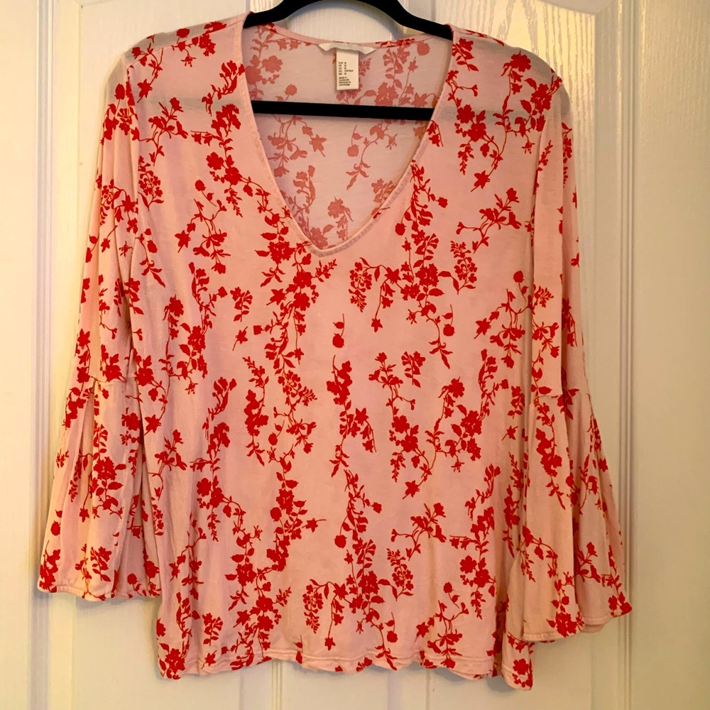 H & M V neck, flutter sleeve top